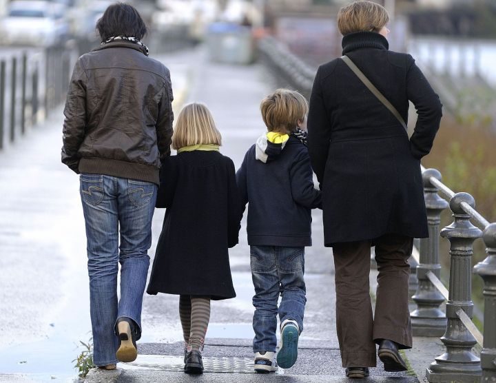 Sondage : les familles homoparentales, familles à part entière pour 6 Français sur 10