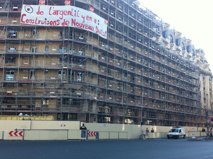 Paris : des intermittents et précaires occupent le chantier du Lutétia