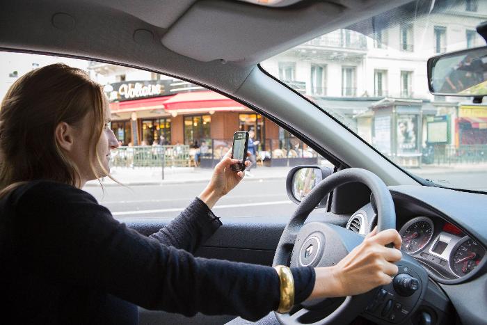 Téléphone au volant : le conducteur perd 30% de son attention