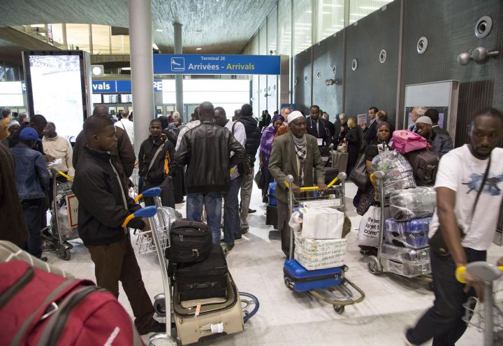 Ebola : début samedi des contrôles à Roissy-CDG sur les vols de Guinée
