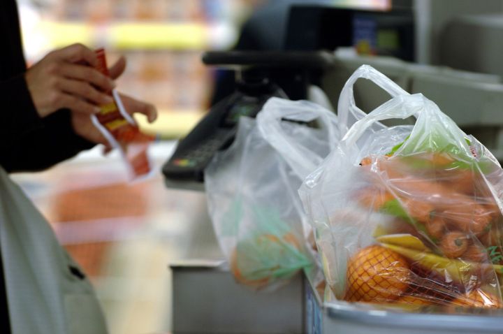 Les députés votent l’interdiction des sacs plastiques et de la vaisselle jetable