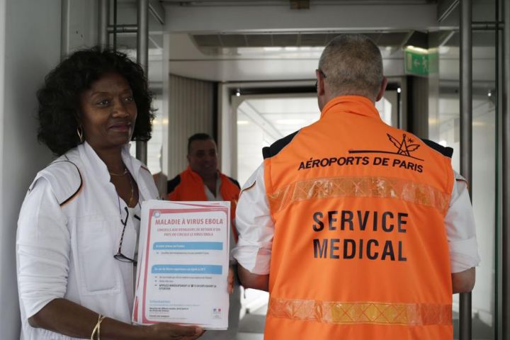 Ebola : premiers contrôles ce matin sur les passagers arrivant de Guinée à Roissy-CDG