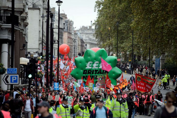 Londres : des milliers de manifestants pour la hausse des salaires