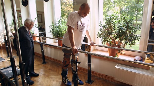 Pologne : une transplantation de cellules lui rend l’usage de ses jambes